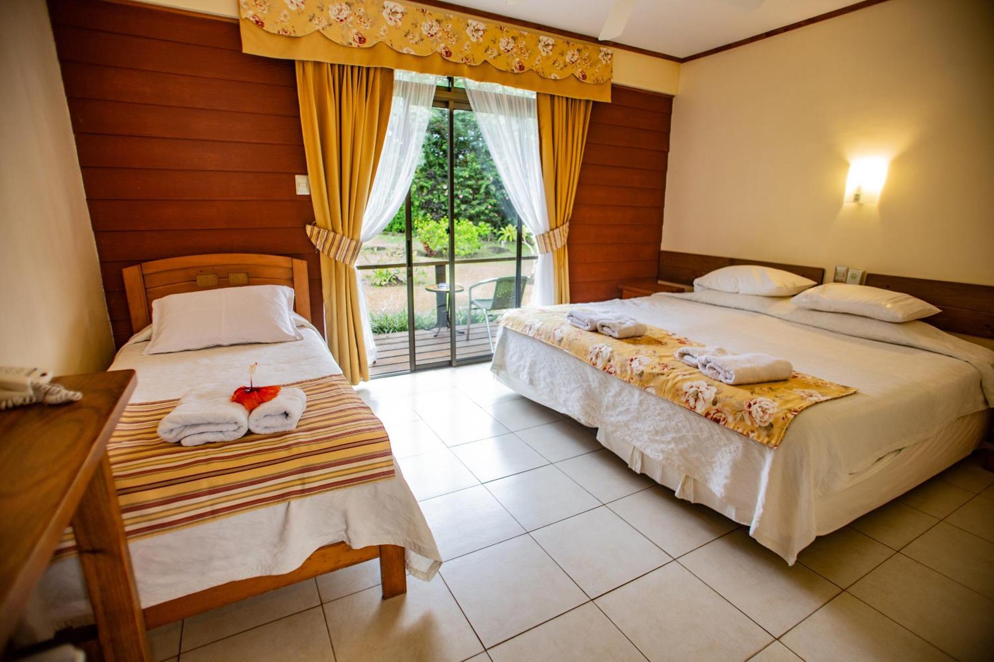 Hostal Uruhao Hanga Roa Exterior foto